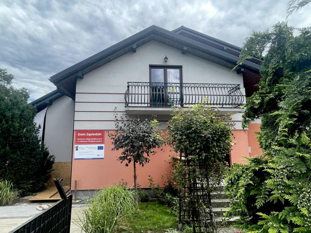 Budynek Domu Sąsiedzkiego - widok z boku